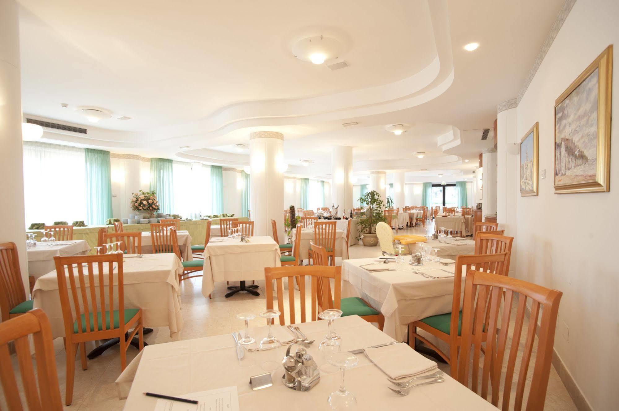 Oasiclub Hotel Vieste Esterno foto