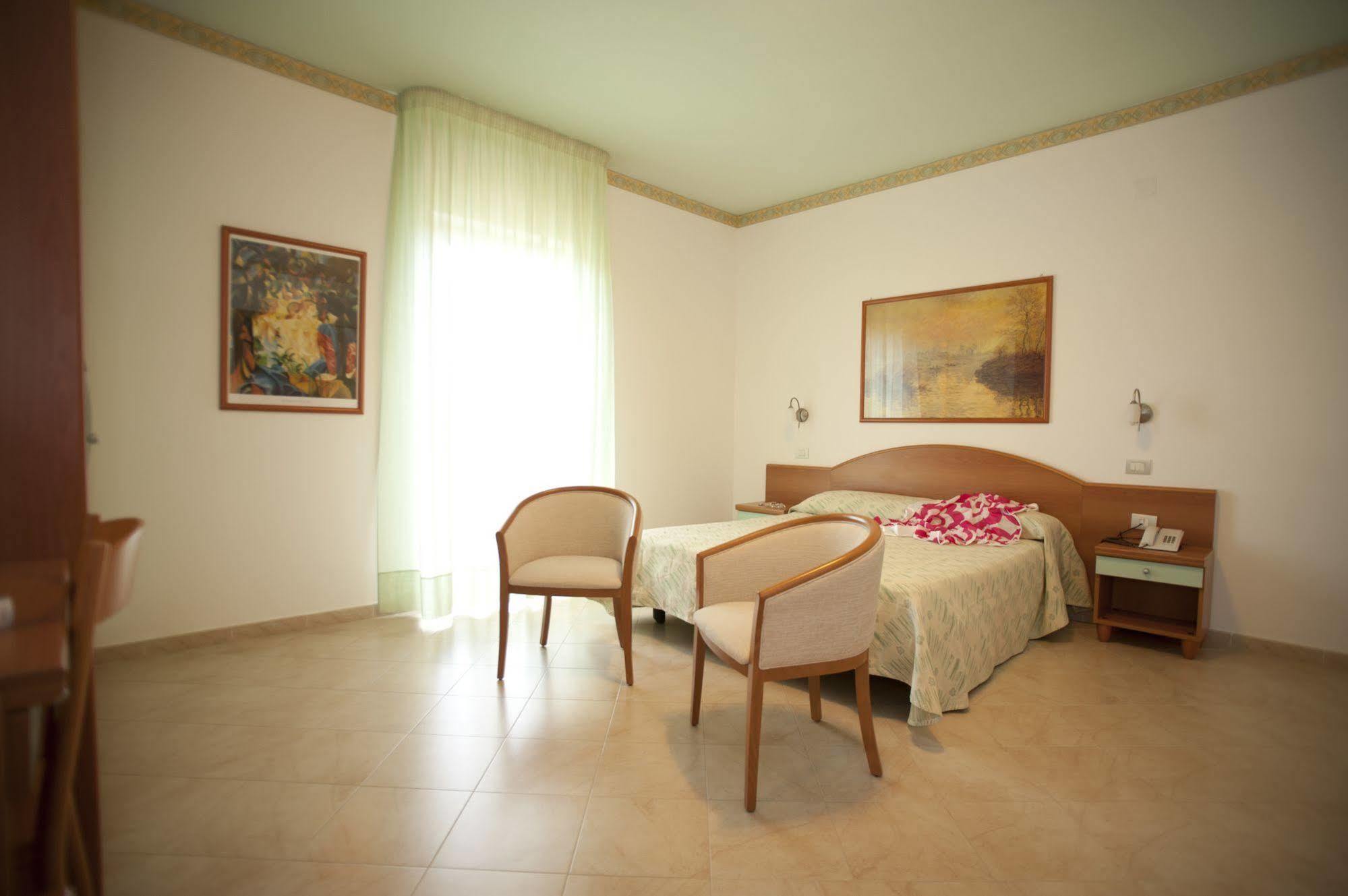 Oasiclub Hotel Vieste Esterno foto